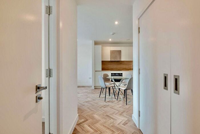 1 Bedroom Flat To Rent In River Apartments, Gillender Street, London, E3
