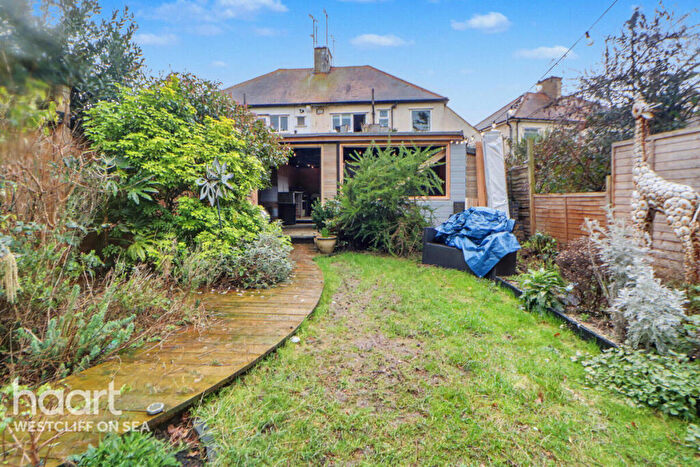 2 Bedroom Flat For Sale In Ely Road, Southend-on-sea, SS2