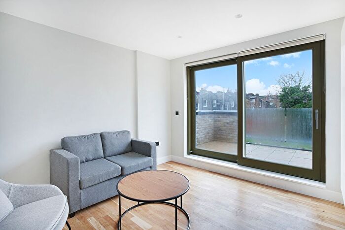 3 Bedroom Flat To Rent In Hornsey Road, Holloway, N7