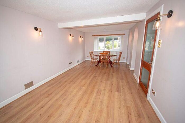 2 Bedroom Detached House For Sale In Carnock Road, Gowkhall, KY12