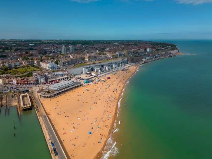 2 Bedroom Flat To Rent In Beach Drive, Ramsgate, CT11