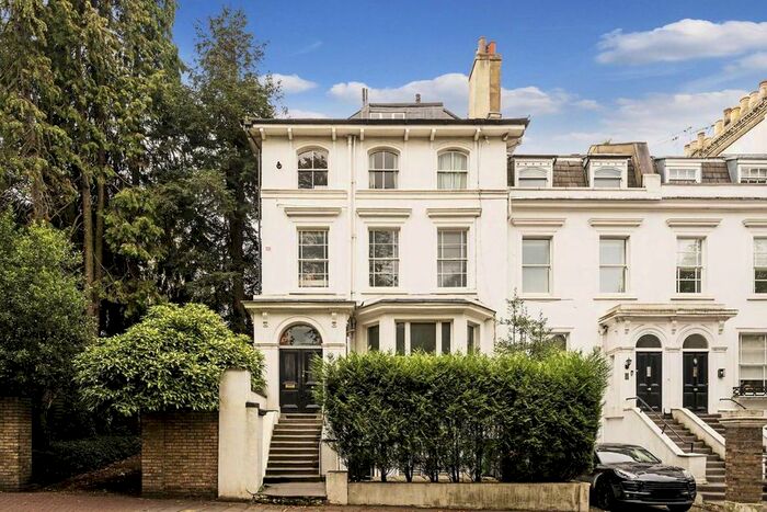 2 Bedroom Flat To Rent In Hampstead Lane, London, N6