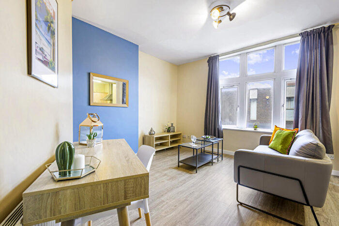 1 Bedroom Flat To Rent In Wood Lane, Leeds, LS6