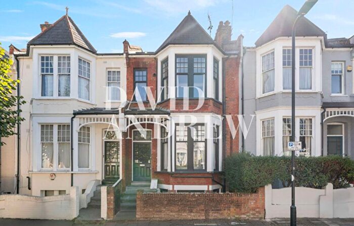2 Bedroom Flat To Rent In Gunton Road, London, E5