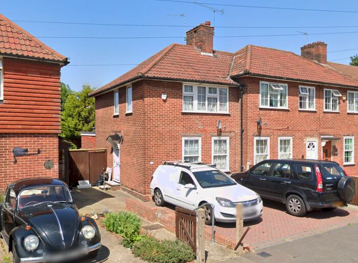 3 Bedroom Semi-Detached House To Rent In Framlingham Crescent, Mottingham, Bromley, SE9
