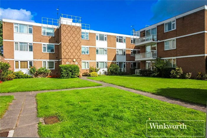 2 Bedroom Flat To Rent In Boreham Holt, Elstree, Hertfordshire, WD6