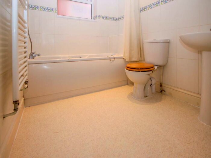 2 Bedroom Flat To Rent In B Southbourne Grove, Southbourne, Bournemouth
