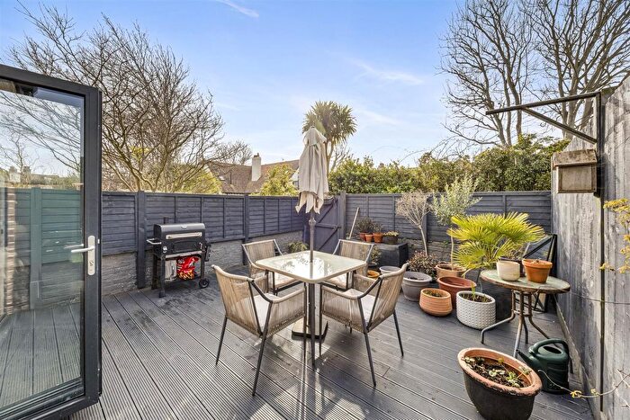 2 Bedroom Flat For Sale In Ham Road, East Worthing, West Sussex, BN11