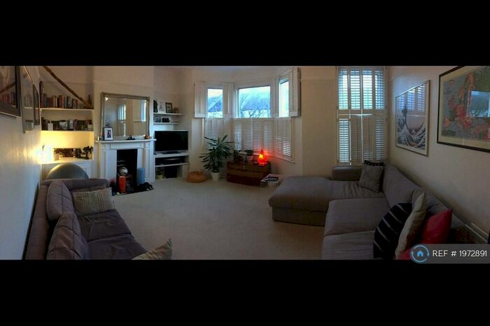 2 Bedroom Flat To Rent In Eccles Road, London, SW11