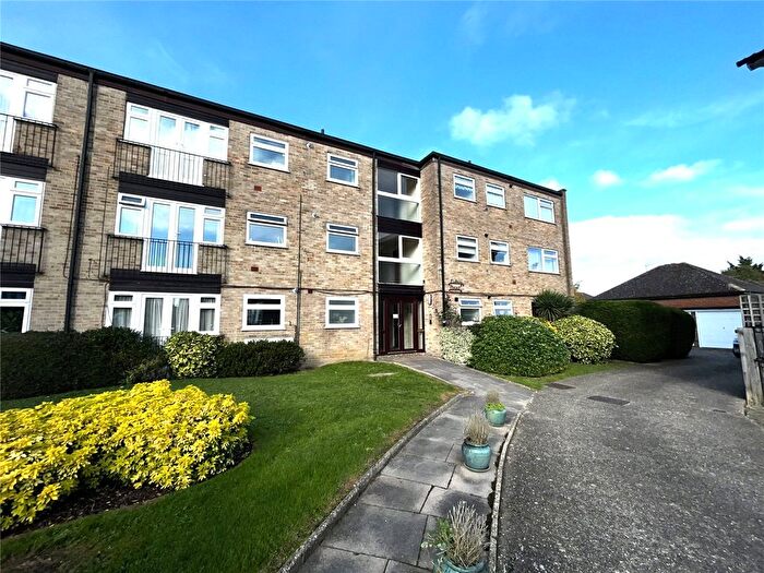 2 Bedroom Flat To Rent In Franklin Close, London, N20