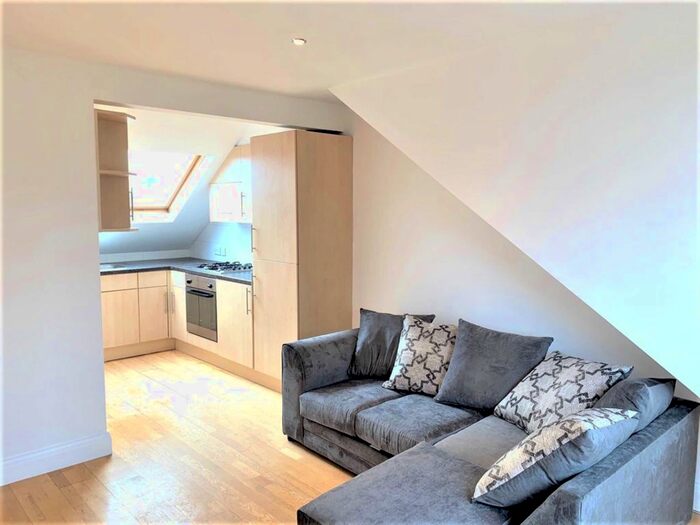 1 Bedroom Flat To Rent In West Avenue, London, NW4