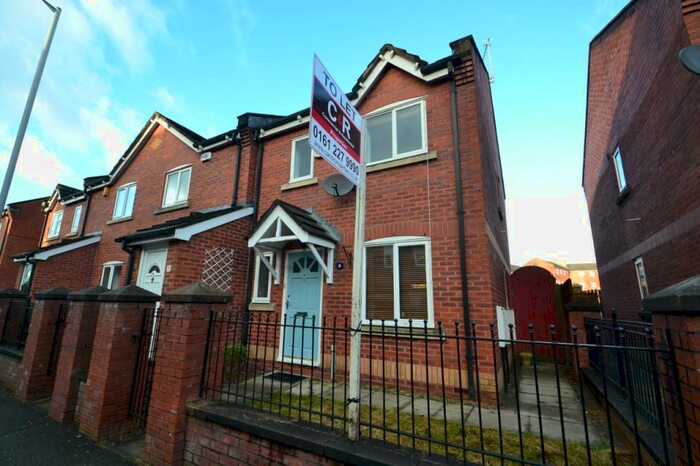 End Of Terrace House To Rent In Yew Street, Hulme, Manchester, Manchester, M15
