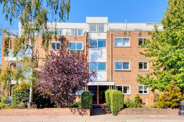 3 Bedroom Flat To Rent In Worple Road, London, SW19