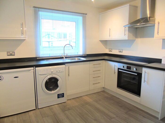4 Bedroom Flat To Rent In Woolford Close, Winchester, SO22