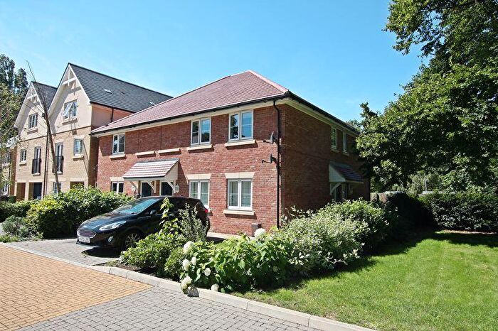 2 Bedroom Flat To Rent In Gleave Close, Southsea, PO4