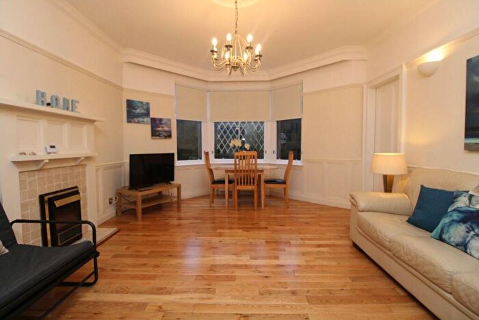 2 Bedroom Flat To Rent In Athole Gardens, Glasgow, G12