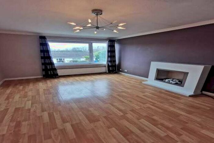 2 Bedroom Flat To Rent In Hillpark Rise, Kilwinning, KA13