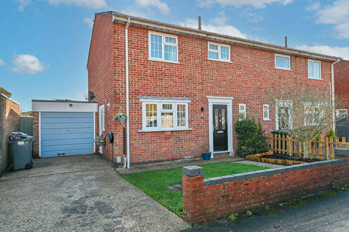 3 Bedroom Semi-Detached House For Sale In Dresden Drive, Cowplain, PO8