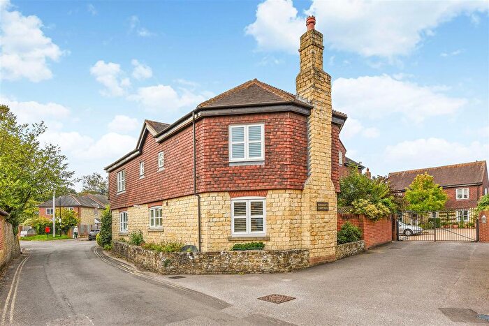 2 Bedroom Cottage For Sale In Lamberts Lane, Midhurst, GU29