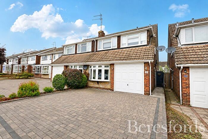 4 Bedroom Semi-Detached House For Sale In Viking Way, Pilgrims Hatch, CM15