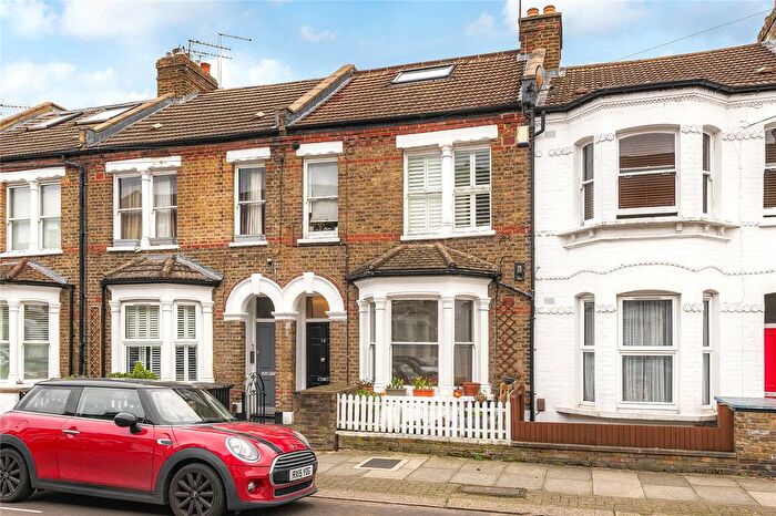 2 Bedroom Flat For Sale In Inworth Street, London, SW11