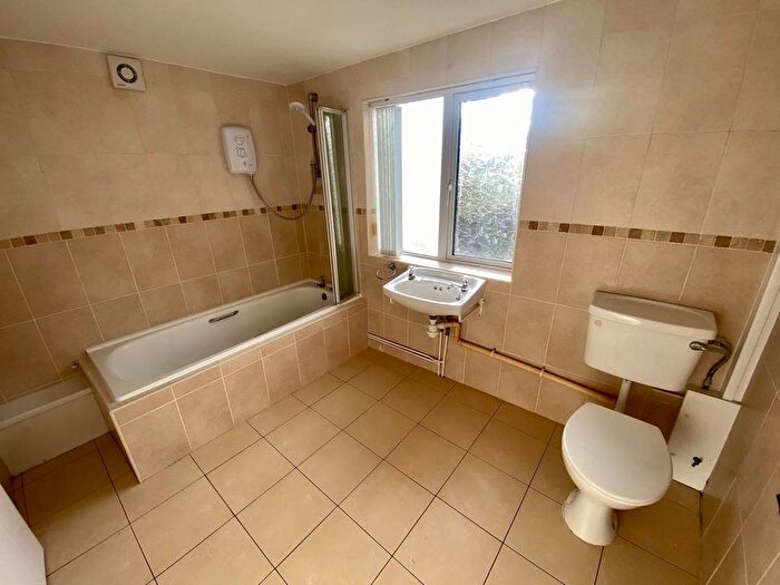 1 Bedroom Flat To Rent In Millbrook Street, Plasmarl, Swansea, SA6