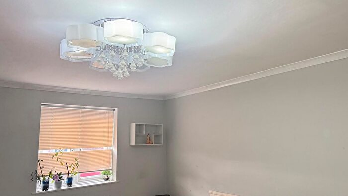 2 Bedroom Flat To Rent In Boot Parade, High Street, Edgware, Middlesex, HA8