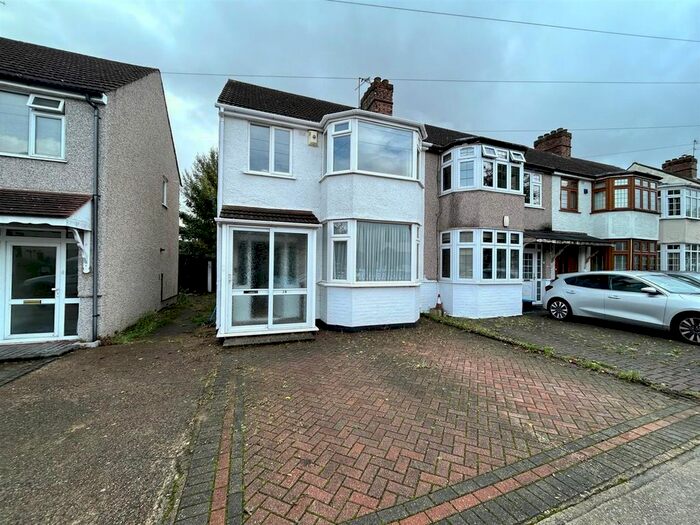 3 Bedroom Semi-Detached House To Rent In Cambridge Avenue, Gidea Park, Romford, RM2