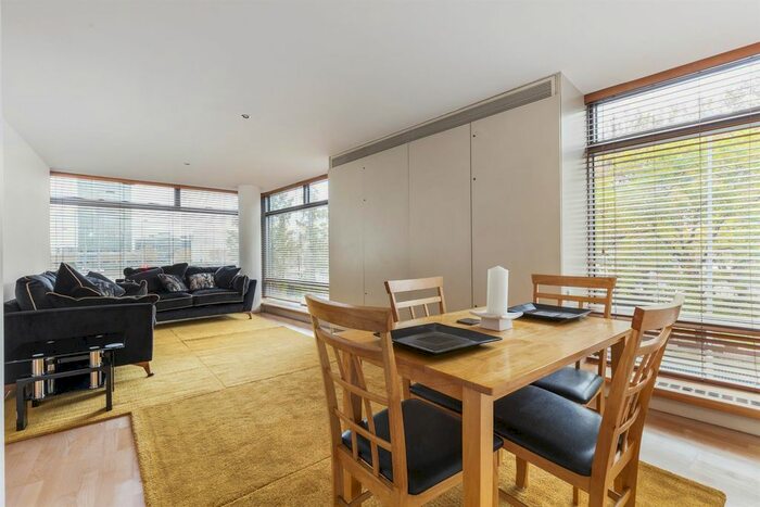 2 Bedroom Flat To Rent In Parliament View Apartments, Albert Embankment, London, SE1
