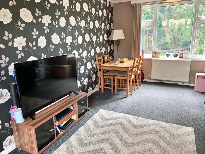 3 Bedroom House To Rent In Lingfield Approach, Leeds, LS17