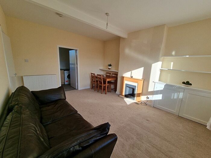 2 Bedroom Flat To Rent In Stenhouse Drive, Edinburgh, EH11