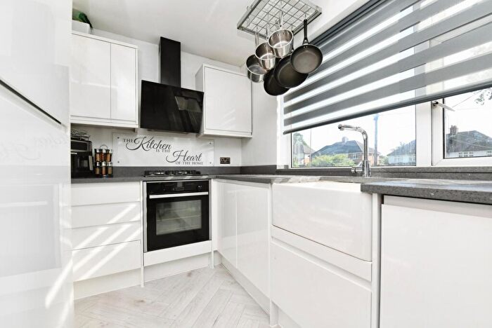 2 Bedroom Flat For Sale In Crescent Road, Warley, Brentwood, Essex, CM14
