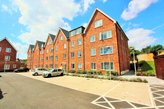 2 Bedroom Apartment To Rent In Highfield Avenue, London, NW11