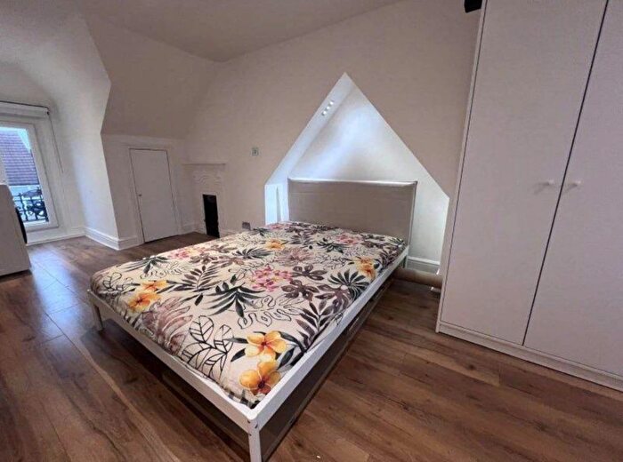 1 Bedroom Property To Rent In Gordon Road, London, W13