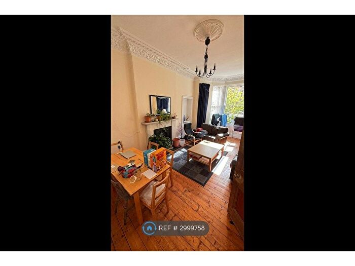 3 Bedroom Flat To Rent In Marchmont Crescent, Edinburgh, EH9