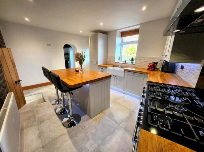 3 Bedroom Cottage For Sale In Tower View, Belthorn, BB1