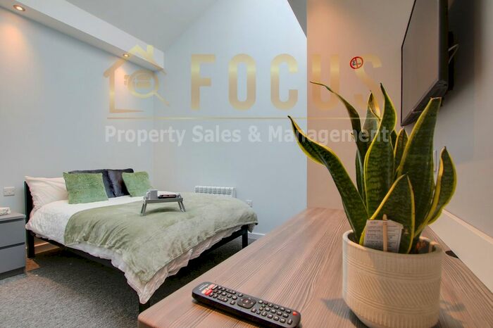 2 Bedroom Town House To Rent In Clarendon Park Road, Leicester, LE2