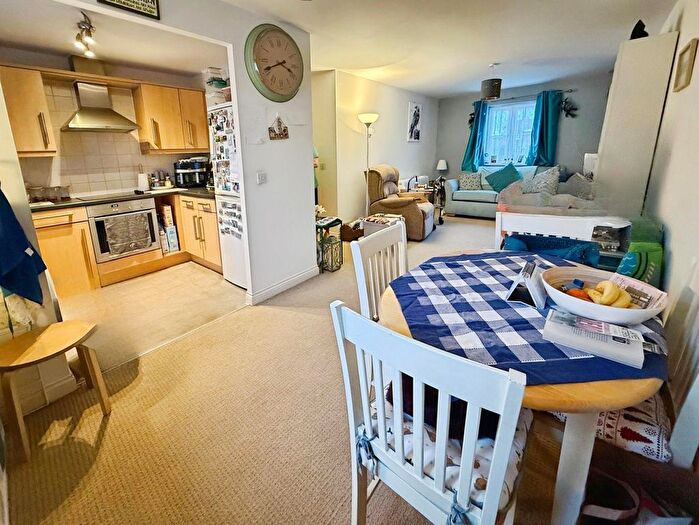 2 Bedroom Flat For Sale In Horsham Road, Swindon, SN3