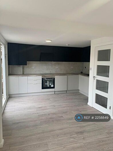 2 Bedroom Flat To Rent In Knightswood Close, Edgware, HA8