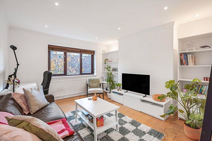 1 Bedroom Flat To Rent In Canonbury Crescent, Islington, London, N1