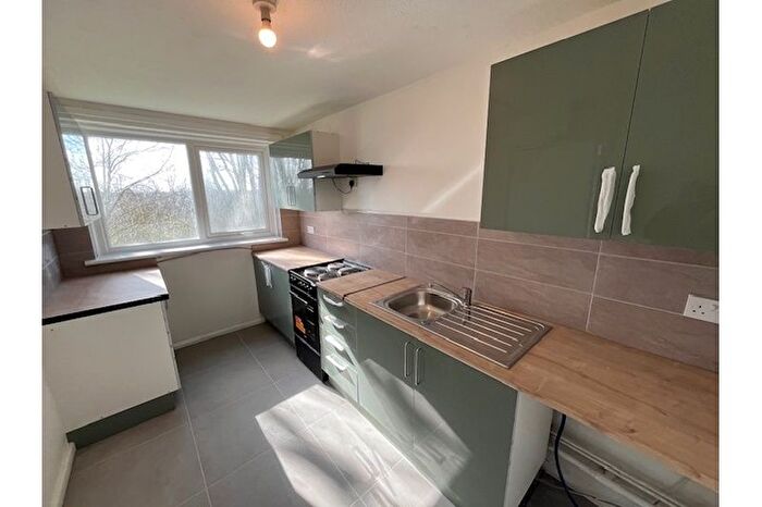 2 Bedroom Flat To Rent In Selcroft Avenue, Quinton, Birmingham, B32