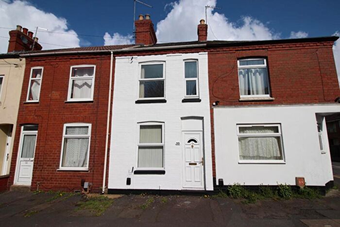 3 Bedroom Terraced House For Sale In Cromwell Road, Rushden, NN10