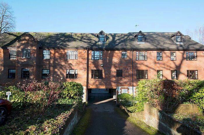 1 Bedroom Flat To Rent In St Michaels Court, Weybridge, KT13