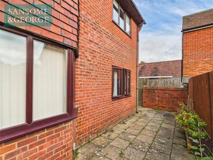 Apartment For Sale In Phoenix Court, Kingsclere, Newbury, Hampshire, RG20