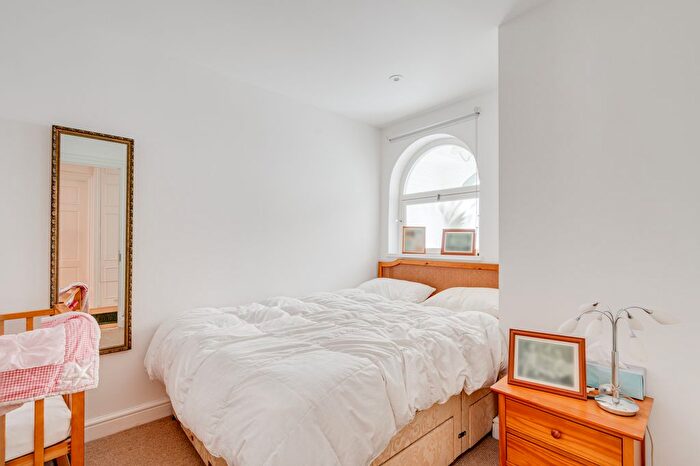 3 Bedroom Flat For Sale In Denning Road, Hampstead, London, NW3