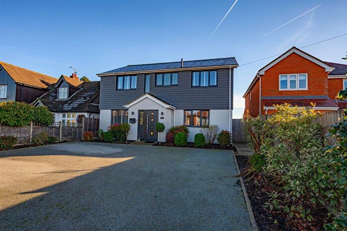 4 Bedroom Detached House For Sale In Green Lane, Bovingdon, Hemel Hempstead, HP3