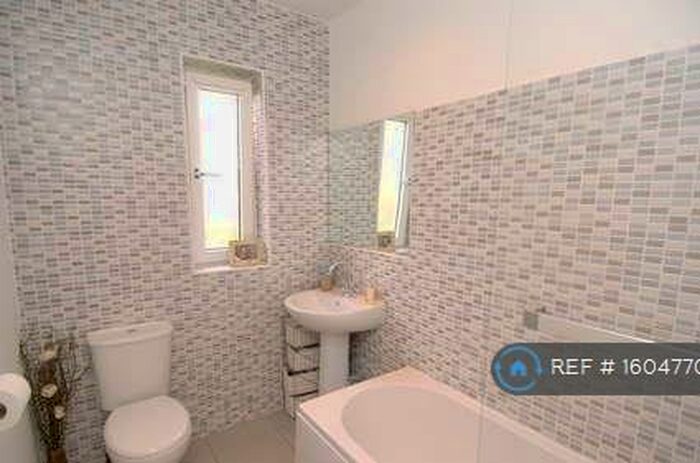 3 Bedroom Flat To Rent In Craigdhu Road, Milngavie, Glasgow, G62