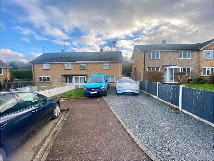 3 Bedroom Semi-Detached House For Sale In Chepstow Gardens, Banbury, OX16