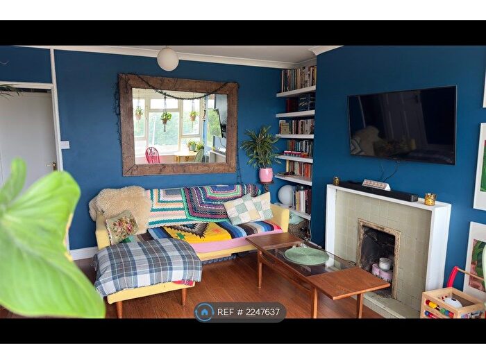 2 Bedroom Flat To Rent In Marcon Court, London, E8