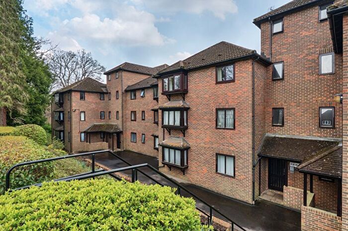 2 Bedroom Flat To Rent In Twycross Road, Godalming, GU7